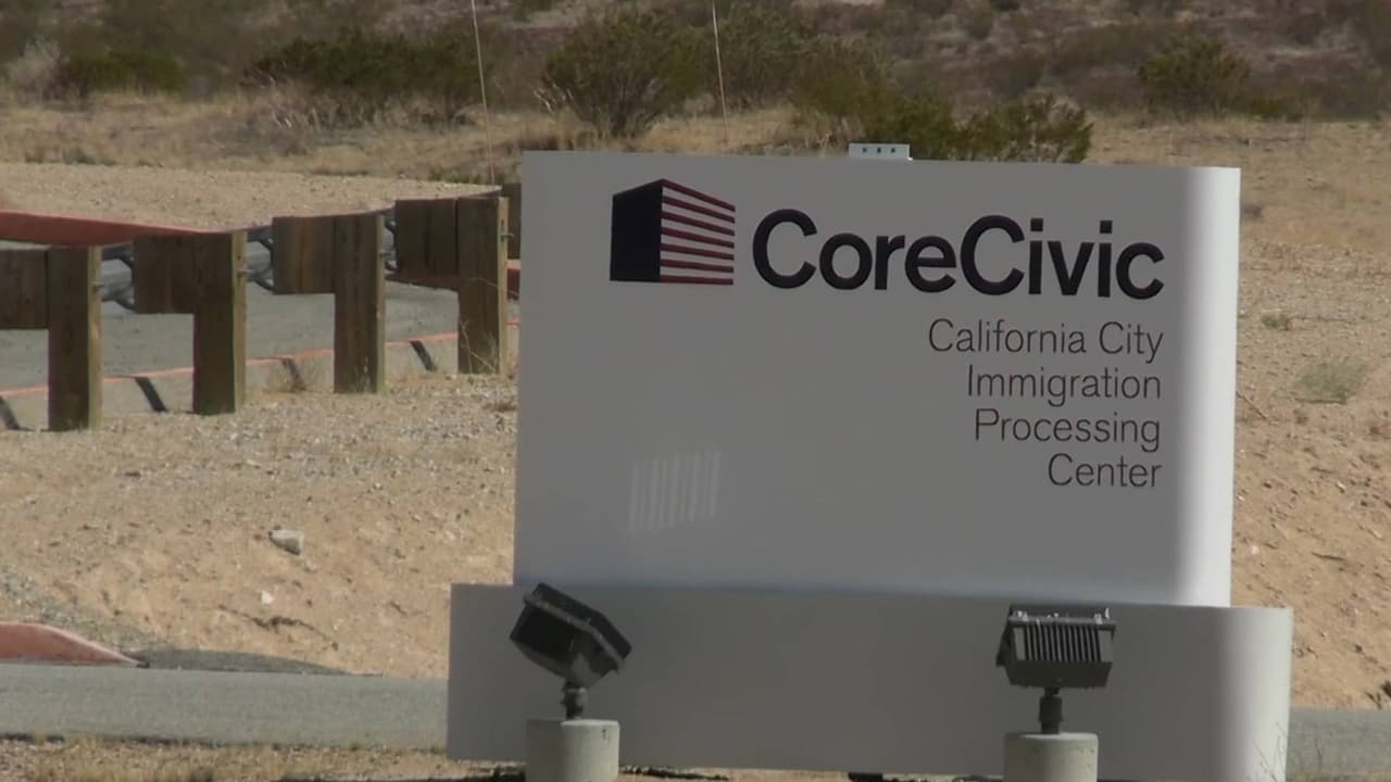 Protestas aumentan por centro de detención en California tras millonaria venta a DHS