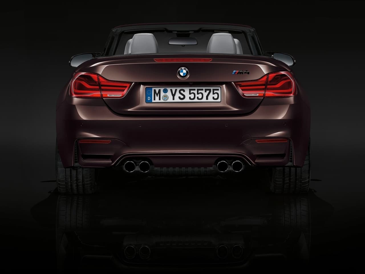 Los nuevos modelos de la Serie 4 de BMW, entre los cuales está este M4 Convertible, sale al mercado en marzo de 2017.