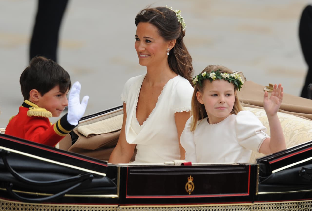 En la boda del príncipe William y Kate Middleton en 2011, dos de las Ascot Landau fueron utilizadas para transportar a los 
<b>miembros más importantes del cortejo</b>. En esta imagen vemos a Pipa Middleton con dos de los niños del cortejo a bordo de una de estas carrozas.
<br>