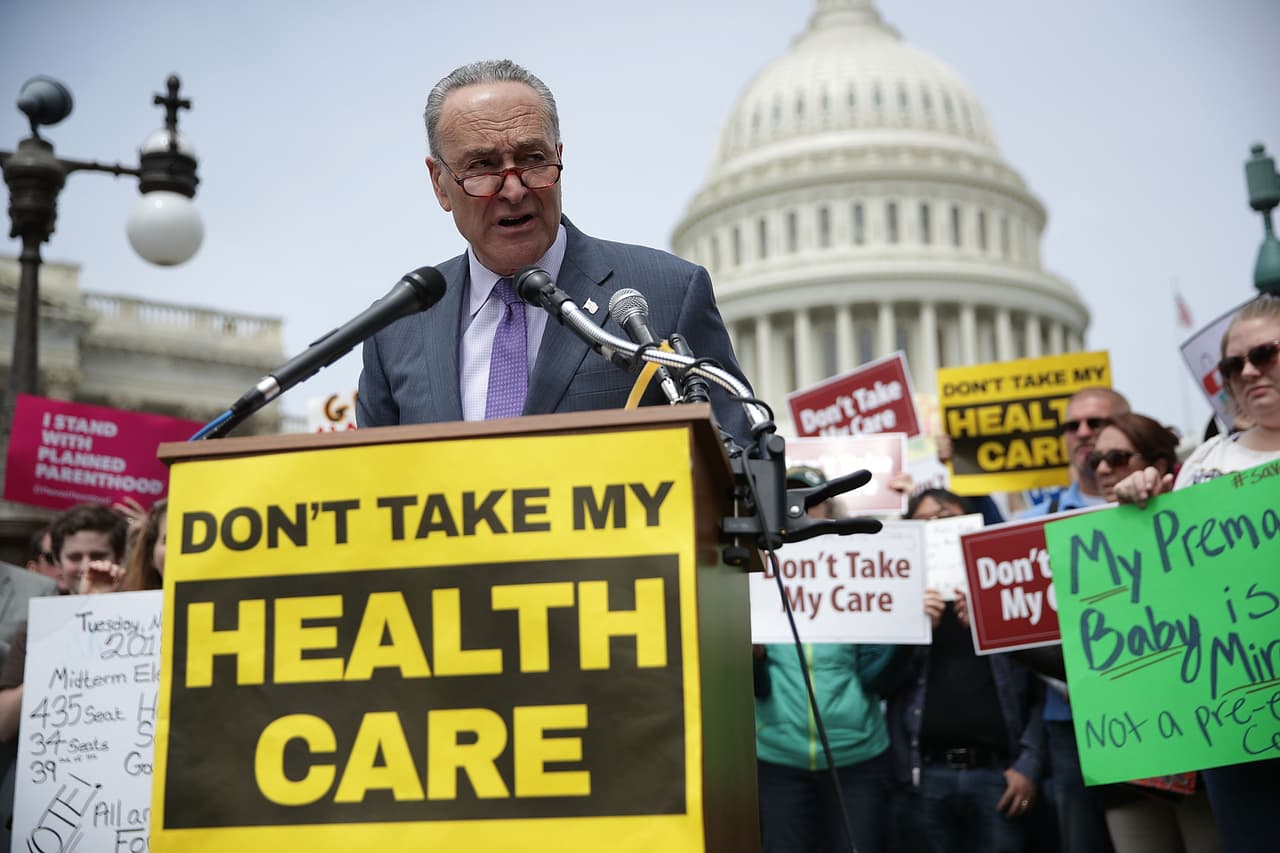 La mitad del Senado le pide a Trump y a los republicanos que no deroguen Obamacare