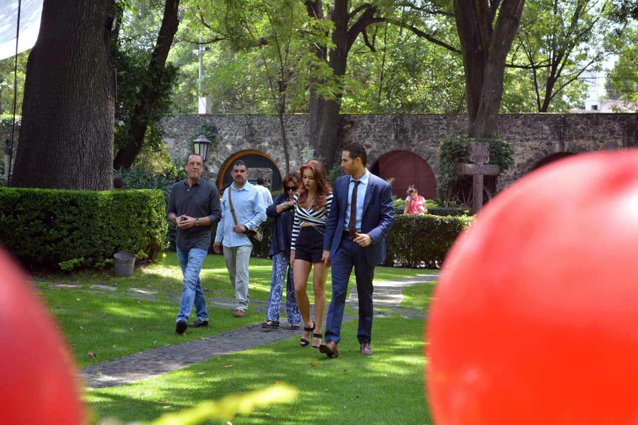 Julio ha sido un mes de mucha fiesta para la producción de "Tres veces Ana", y no sólo por el éxito de la novela, sino por el cumpleños de Angelique...