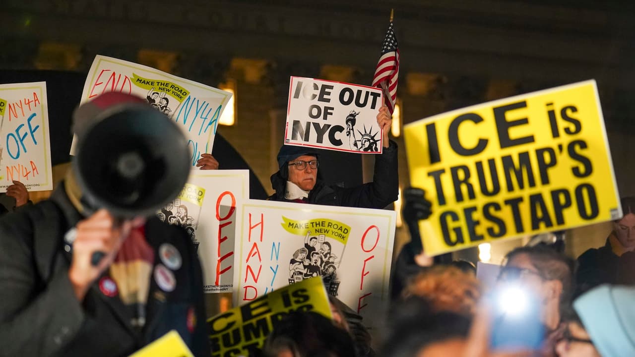“Fuera ICE”: Protestan en Manhattan tras muerte de mujer a manos de ICE en Minneapolis