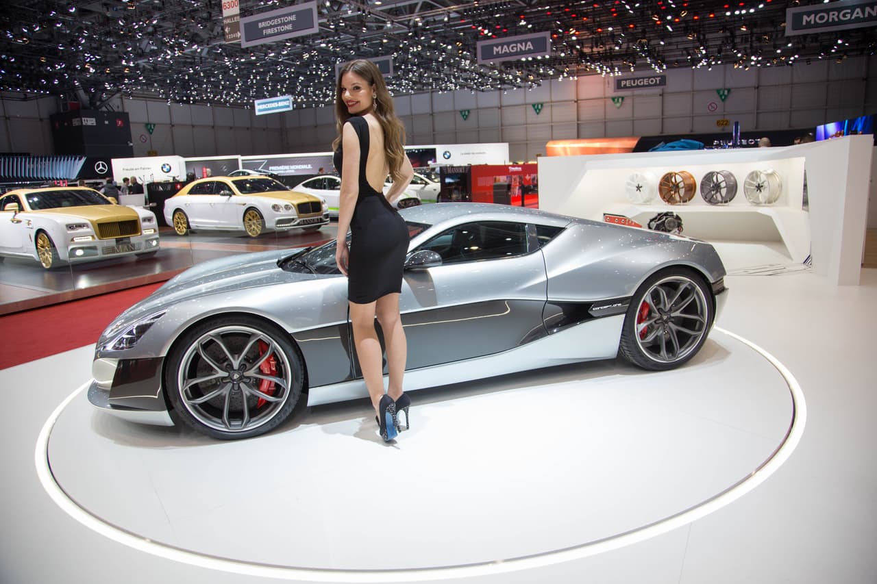 El Rimac Concept_One, un súper auto eléctrico, hizo su debut en el 2012 durante el Salón Privé de Inglaterra, uno de los eventos de súper autos y concursos de elegancia más prestigiosos de ese país.
<br>