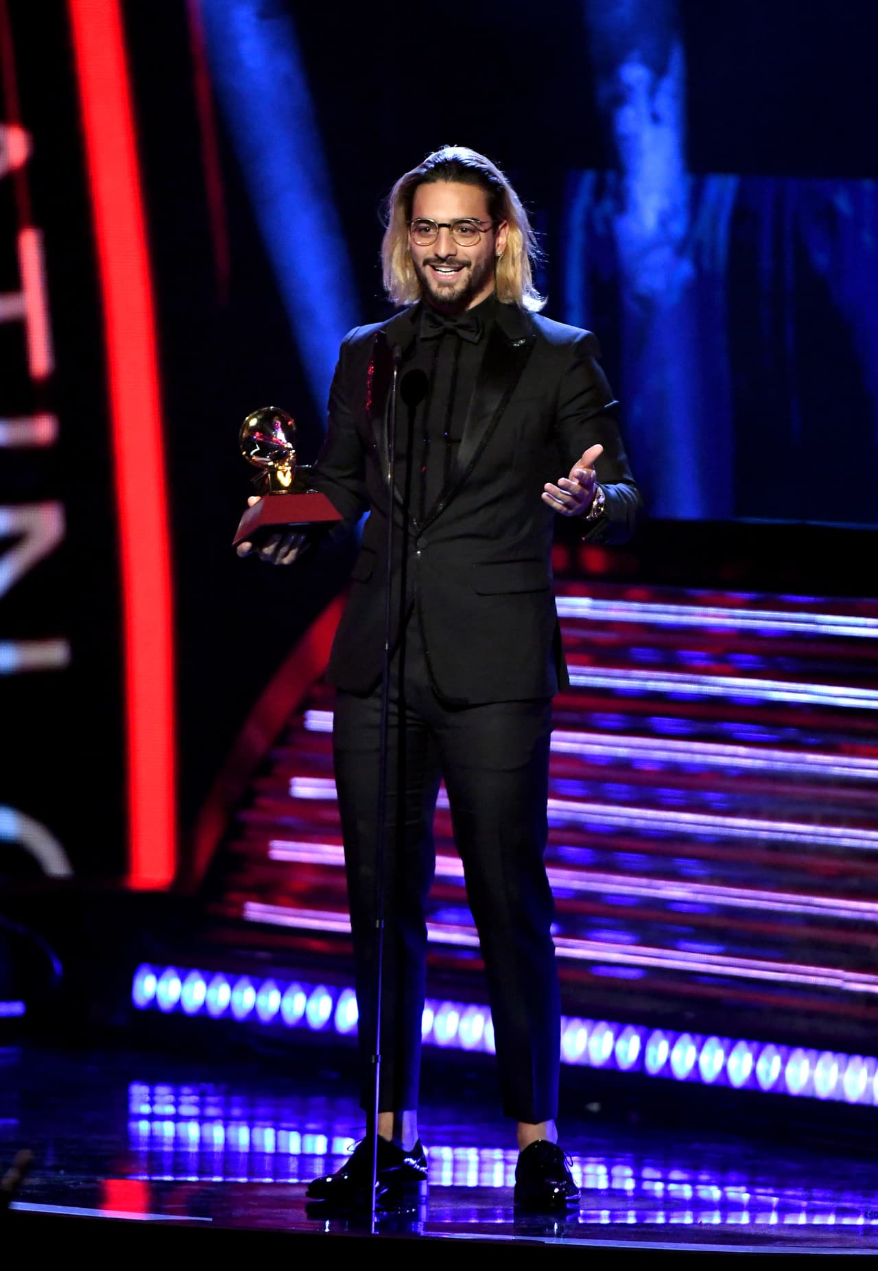 Aunque Maluma no desfiló por la alfombra roja de Latin GRAMMY 2018, el colombiano fue uno de los que más estilo demostró.