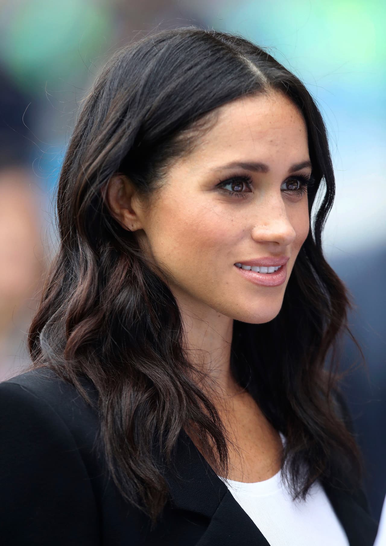 "Me encantó que ella (Meghan) no quisiera aparecer en la portada. Ella
<b>usó su luz para ponerla sobre otros</b>, los que la inspiraron", dijo la actriz sobre el hecho de que la duquesa no apareció en la
<b><a href="https://www.univision.com/shows/despierta-america/acusan-a-meghan-markle-de-copiar-de-un-libro-la-idea-para-la-portada-de-vogue-video" target="_blank">cubierta de la publicación</a></b>.