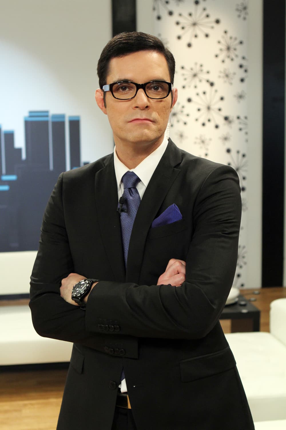 <b>"Aquí es Mira Quién Baila y no el kínder de la maestra Lupita, así que ni modo, hay un jurado que es de esta forma y así opera este programa".</b>
<br>
<br>Esta fue una de las frases que le soltó Horacio Villalobos a Niurka Marcos en la polémica noche cuando la cubana les hizo
<b><a href="http://www.univision.com/shows/mira-quien-baila/escandalo-esto-sucedio-cuando-niurka-marcos-le-saco-los-dedos-a-los-jueces-en-pleno-escenario">una seña obscena a los jueces</a></b> de Mira Quién Baila durante la primera temporada.