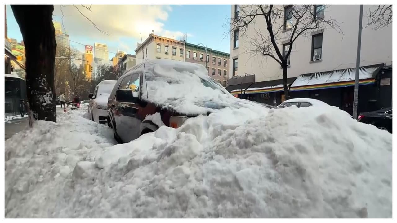 Nieve sepultó miles de vehículos en la ciudad de Nueva York
