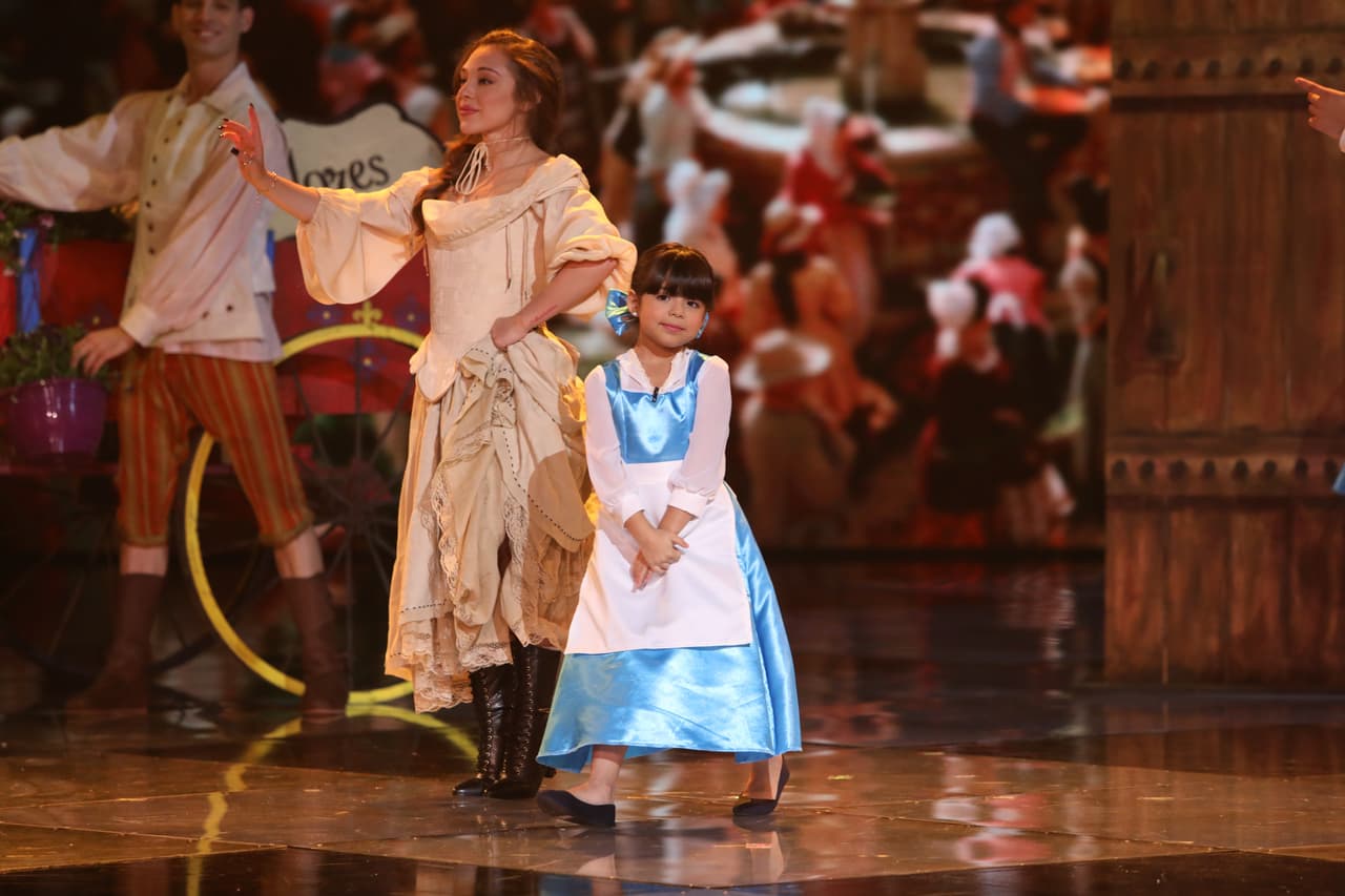 Giuliana y Nathaly se vistieron como 'Belle'.