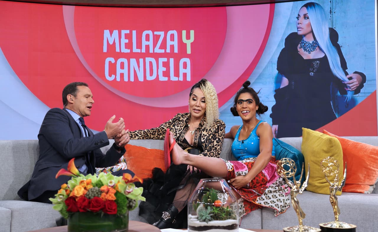 “Me encanta la historia de Mela, me encanta como ella llegó y se lució en Nuestra Belleza Latina, cuando ella llegó fue muy impactante porque me recordó mis tiempos del comienzo, del barrio. Vi ese carisma, que a ella no le importó y llegó rompiendo con sus chanclas tan bellas”, señaló luego de la exitosa presentación.