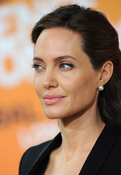 ANGELINA JOLIE. La mujer de Brad Pitt habría asegurado sus labios por dos millones de billetes verdes.