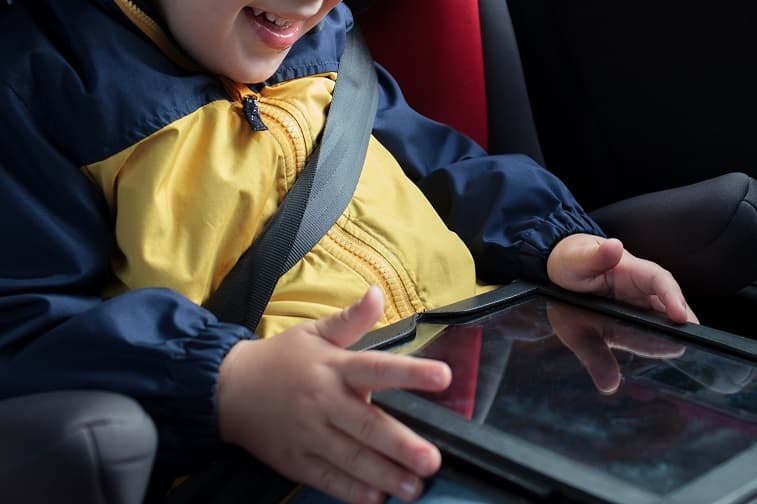 Una niña de 3 años muere tras golpearse la cabeza con una tablet en un accidente de tráfico