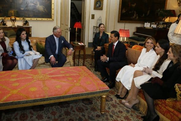 Las hijas de Peña Nieto compartieron con el Príncipe de Gales en una audiencia privada en su residencia oficial.