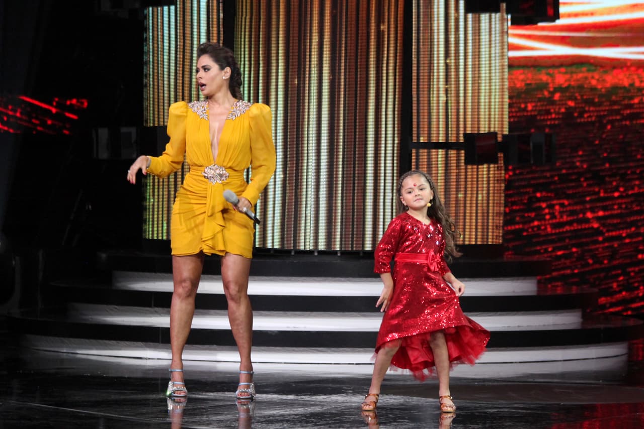 Galilea había parado de bailar pero la niña seguía.