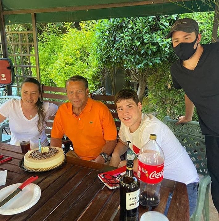 En cuanto al conflicto que tuvo con Sebastián por la entrevista que dio a 'Ventaneando', dijo que su molestia surgió por las fotos que habían integrado a la nota: “A la hora de ilustrar la nota sacan fotos de él besándose con su novio y todo ese rollo con la insana intención de mostrarlo como una persona homosexual, porque esa es la basura que hacen”.