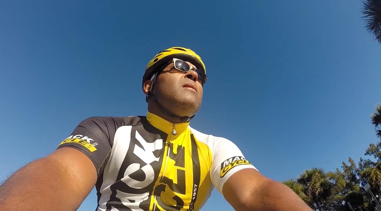 El periodista dominicano de 51 años revela que
<b> ese sobrepeso le ha impedido retomar su rutina de 'CrossFit', </b>así que decidió concentrarse en una afición que desde hace varios años mantiene: 
<b>el ciclismo</b>.