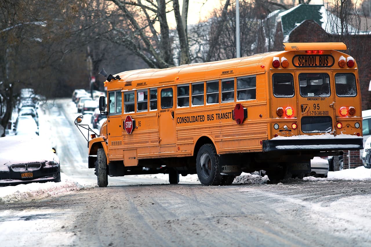 ¿Abrirán las escuelas públicas este martes mientras la tormenta invernal se desvanece?