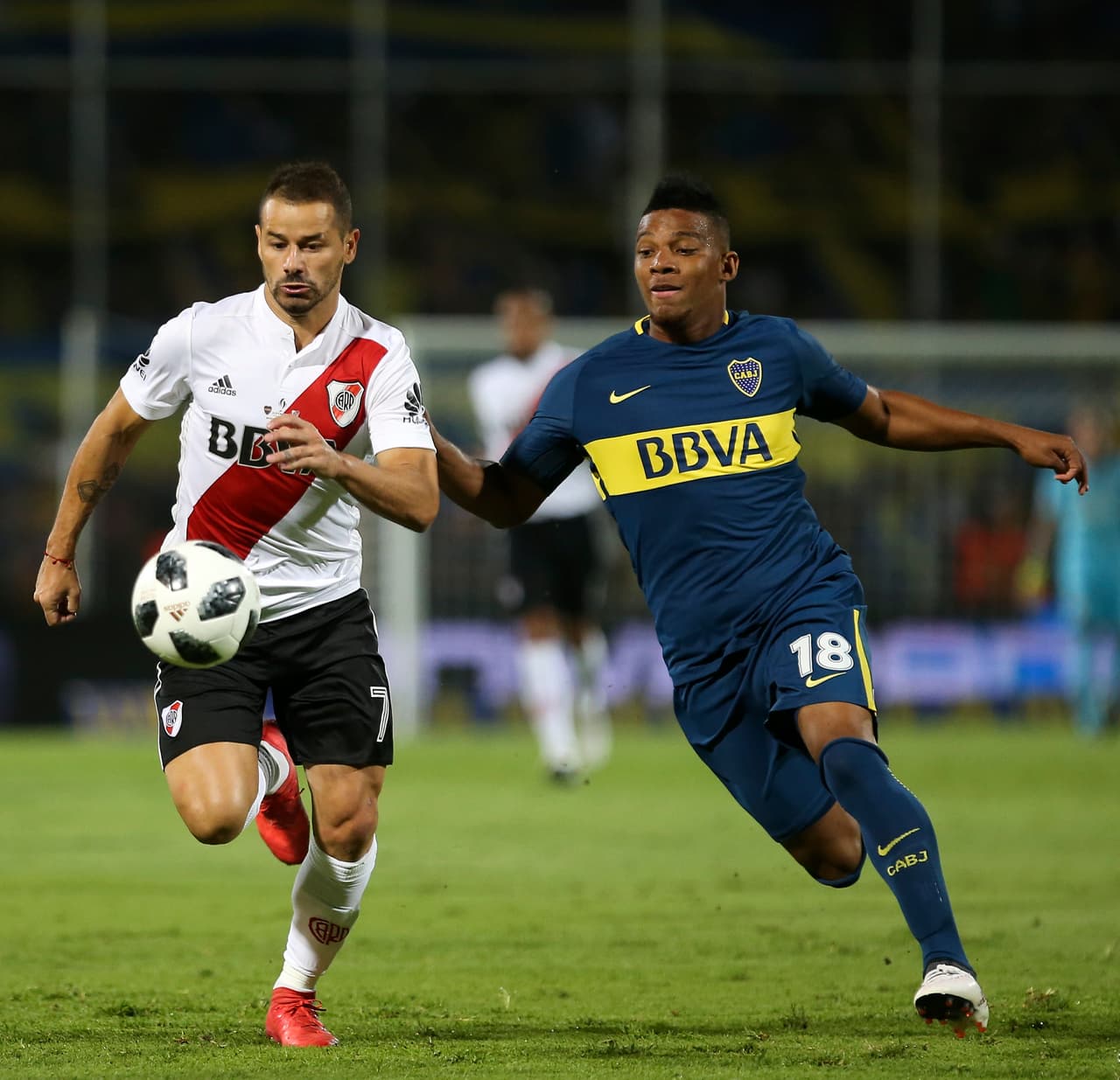 <b>Boca Juniors vs. River Plate</b>: el superclásico del fútbol argentino, que enfrenta al equipo del pueblo contra el club ‘millonario’. Boca ha ganado 88 partidos, River Plate 80 y en 77 ocasiones han empatado. River ha ganado 36 título de Liga, mientras que Boca se ha llevado 32.