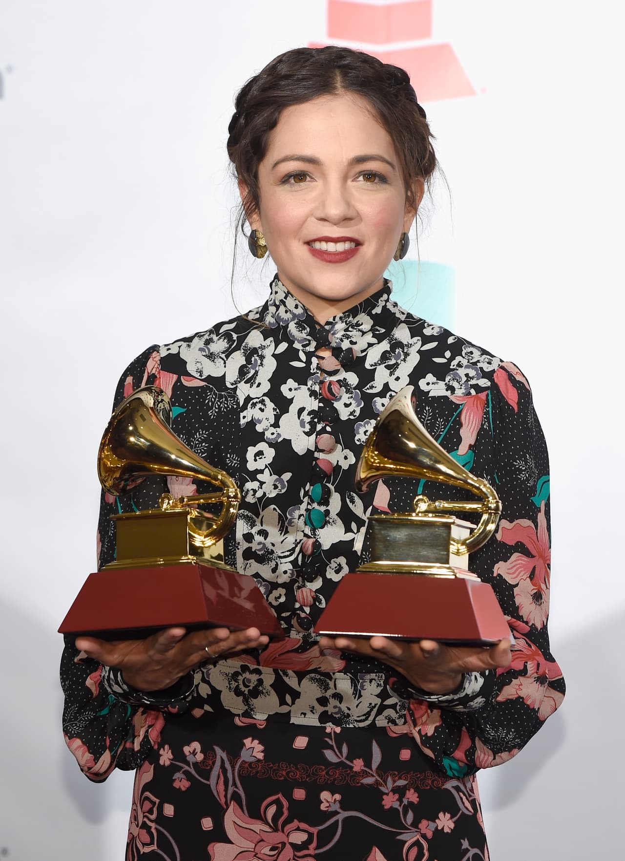 La mexicana Natalia Lafourcade es otra de las habituales en las listas del premio Latin GRAMMY y para la edición de 2018 figura con cuatro nominaciones por la producción 'Musas (Un Homenaje Al Folclore Latinoamericano En Manos De Los Macorinos), Vol. 2'.