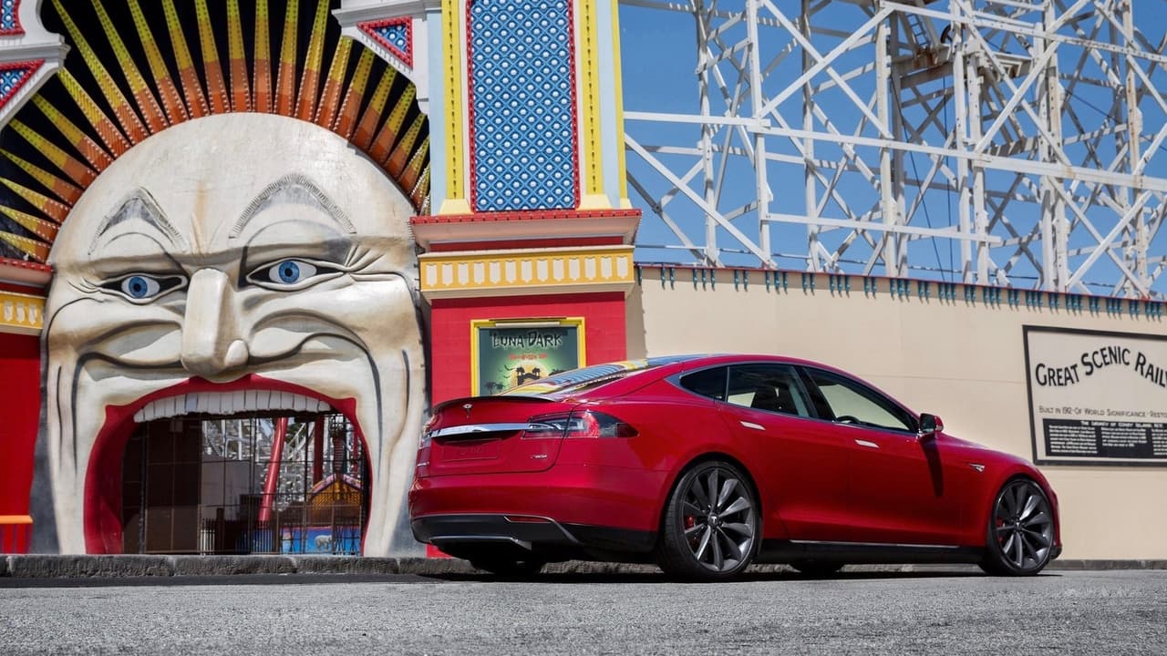 En todo caso el Tesla Model S ha probado ser un automóvil 
<b>excepcionalmente seguro</b>, lo cual es de suma importancia para los cuerpos policiales ya que sus autos son sometidos con frecuencia a rigores y circuntancias que ponen en riesgo la integridad de sus agentes.