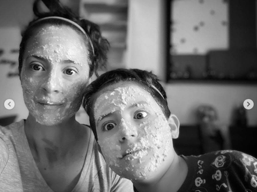 "La verdad es que sé que soy estricta", admitió, "sé que no siempre soy fácil, pero sí te puedo decir que hago las cosas, todo el tiempo, con todo el amor del mundo, aprendiendo de ellos todo el tiempo". 
<br>