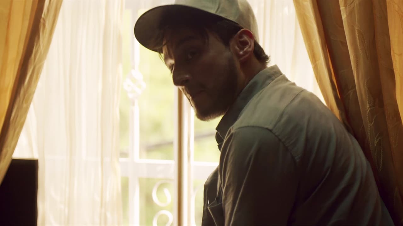 ‘Carlillos’ noticed the presence of his former colleagues and told his sister to run.