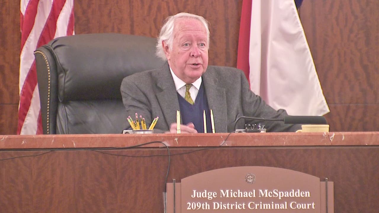 El juez Michael McSpadden, del tribunal penal del distrito 209 en el condado Harris, tomará la decisión final con relación a la sentencia de Alexandría Vera, la cual puede ser de hasta 30 años en prisión. Su próxima comparecencia será el 13 de enero de 2017.