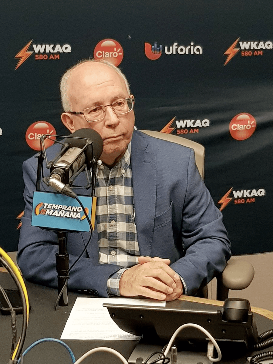 César Vázquez Muñiz busca la gobernación por el Proyecto Dignidad. Vázque Muñiz es cardiólogo y portavoz de "Puerto Rico por Familia".