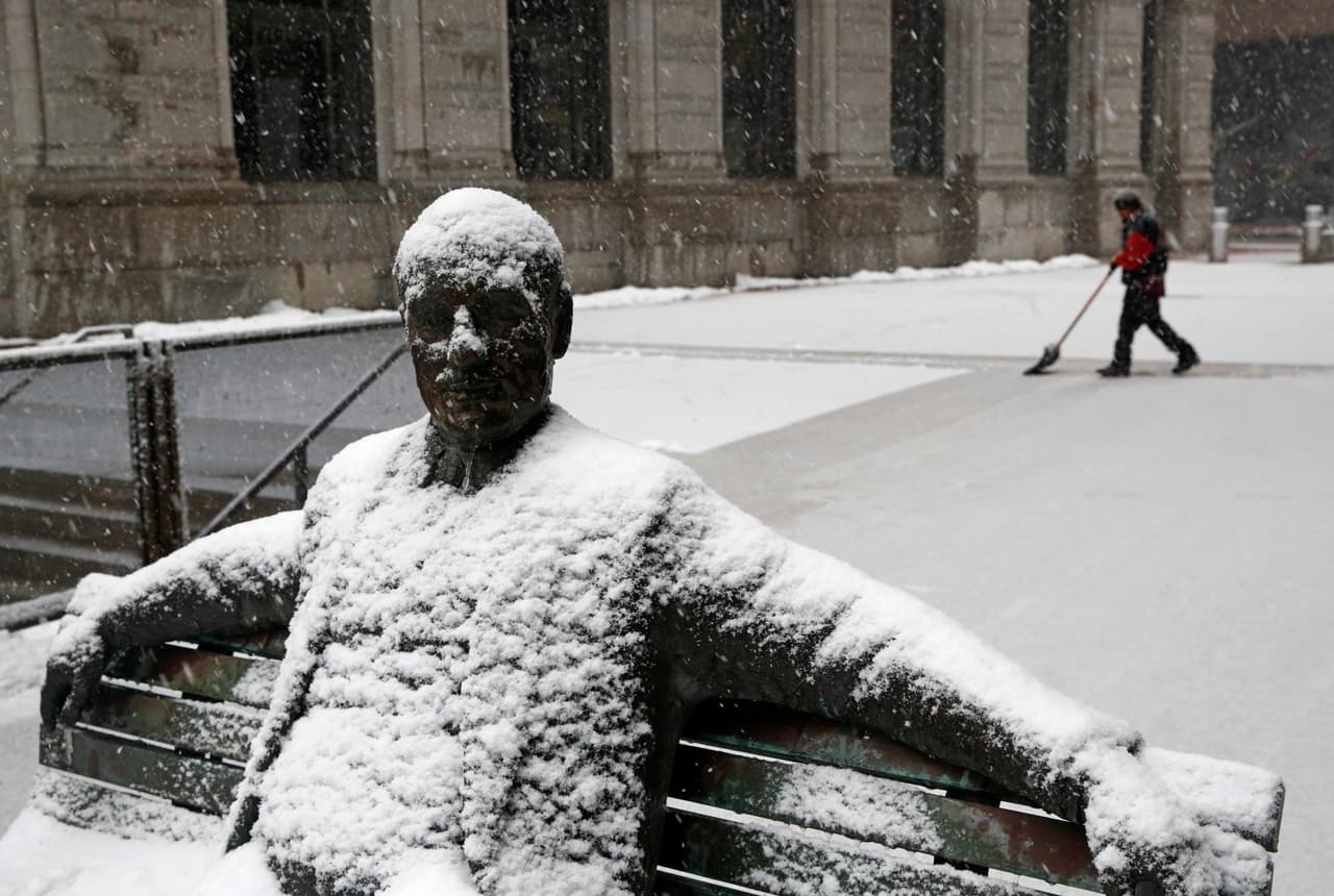 Una gruesa capa de nieve ha caído sobre la ciudad de Baltimore, Maryland.