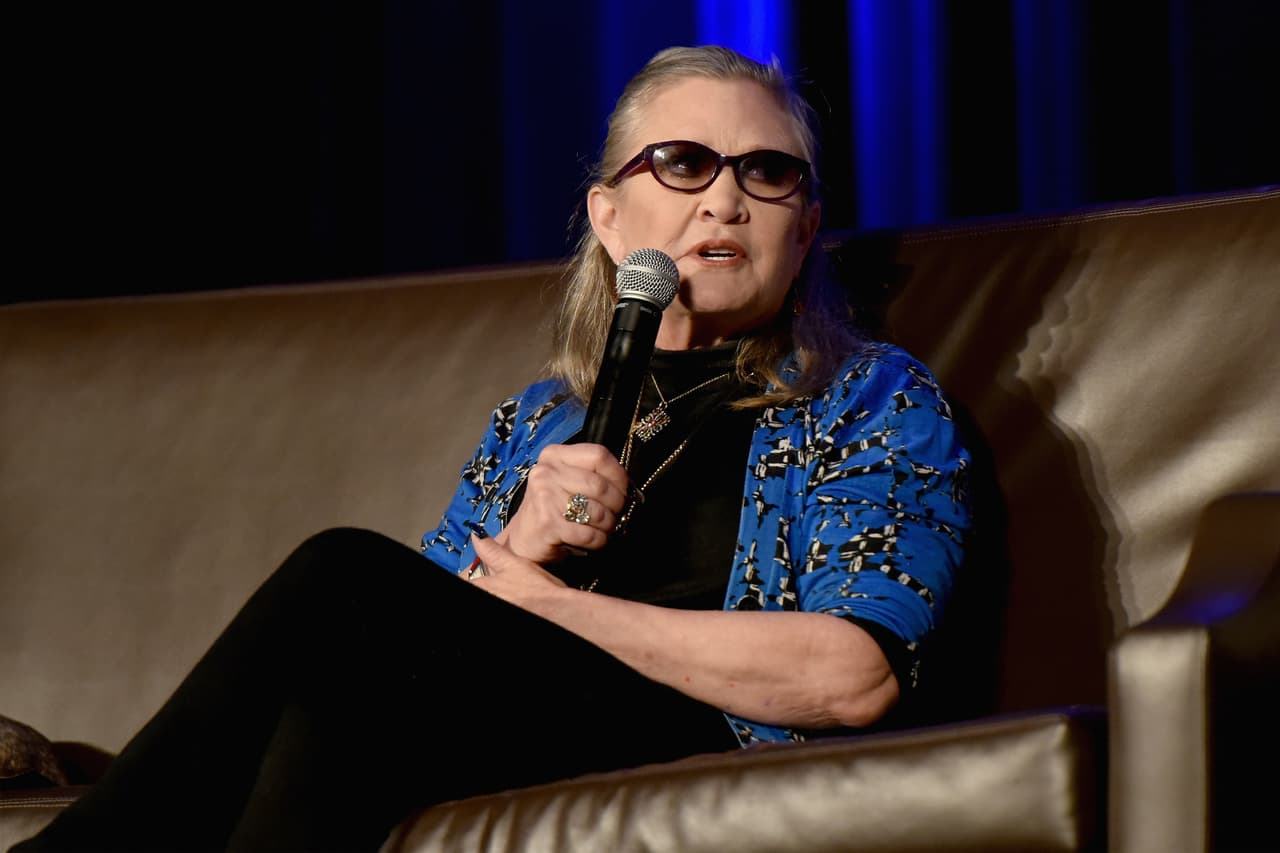 La princesa Leia murió con restos de cocaína, heroína, éxtasis y alcohol en el cuerpo, según informó la oficina forense del condado de Los Ángeles en junio de 2017.
<br>