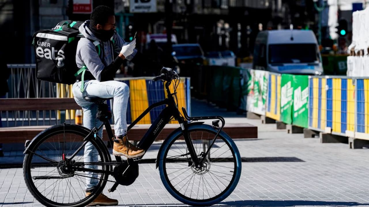 Repartidores tendrán mejores condiciones de empleo, salud y seguridad