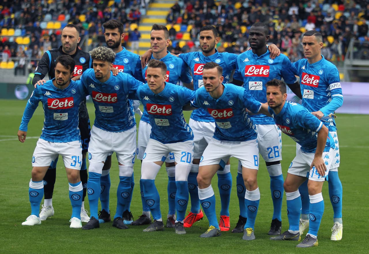 El Napoli de Carlo Ancelotti viene reforzado para hacer un gran papel. Koulibali como jugador a seguir y otros más como Lorenzo, Milik, José Callejón y el ‘Chucky’ Lozano, tienen un ataque que puede dar sorpresas.