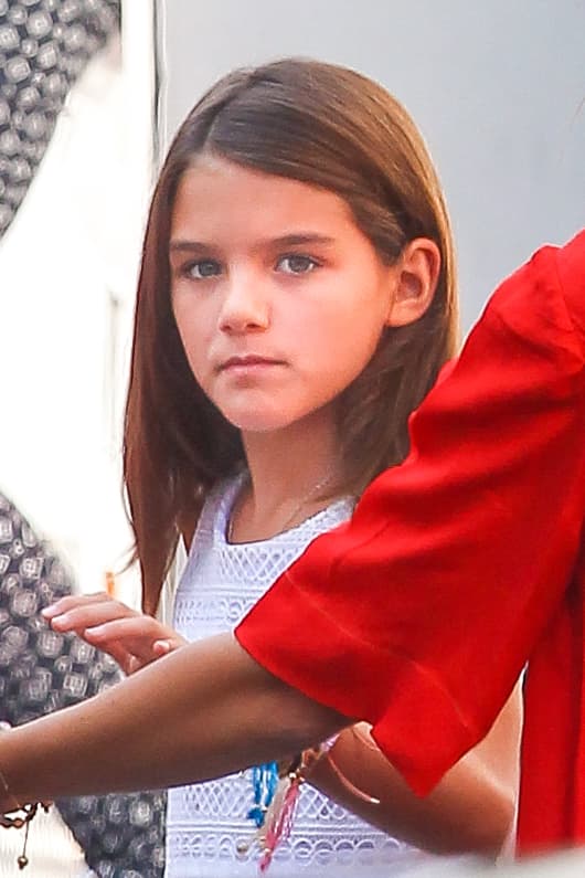 Suri corriendo hacia su madre, Katie, durante uno de los descansos de las grabaciones de 
<i>All we had</i>, en 2015.