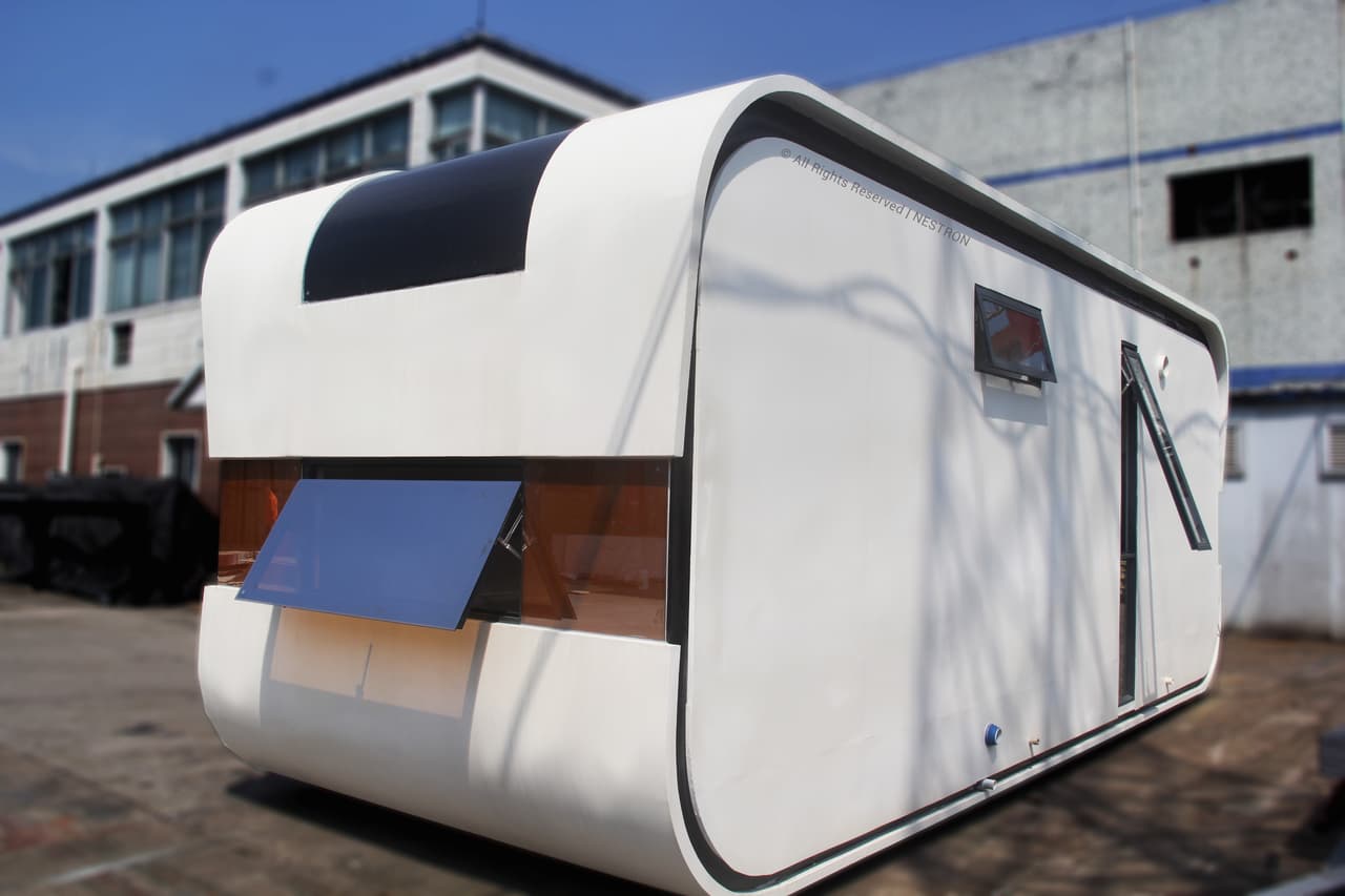 Para satisfacer las exigencias del mercado inmobiliario del siglo XXI, las casas de Nostrum vienen con asistentes integrados de inteligencia artificial y fuentes de energía verde.