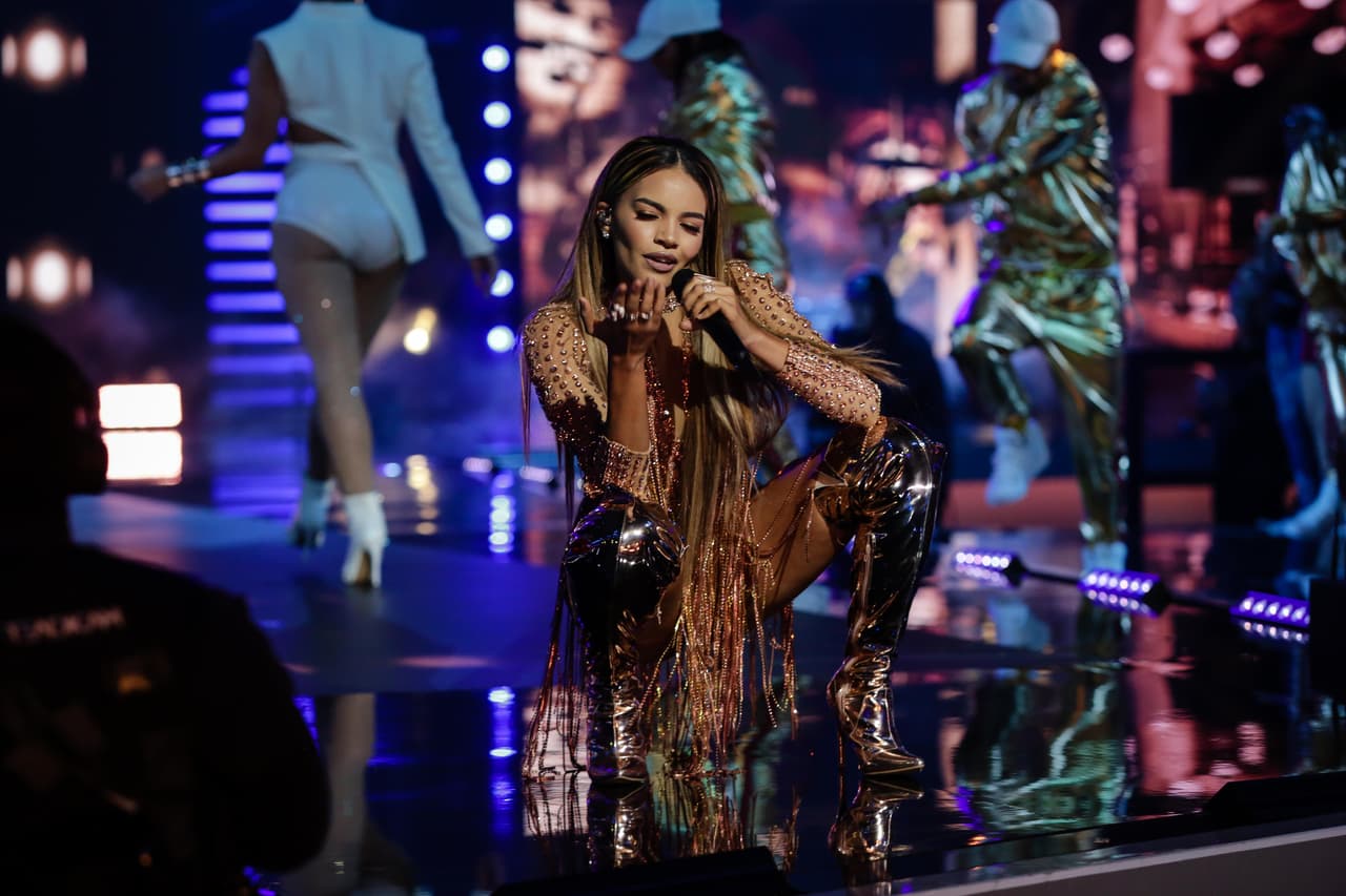 Leslie Grace y las chicas conquistaron el escenario.