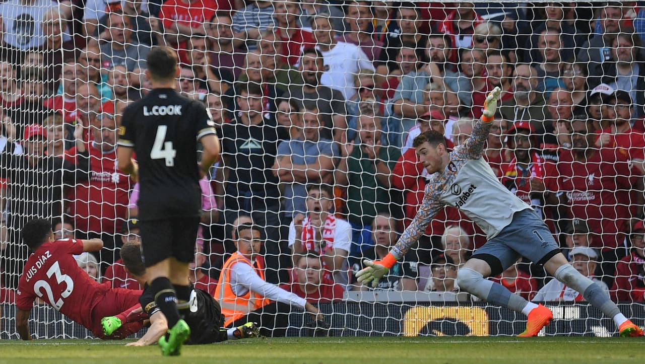 Liverpool aplastó 9-0 al Bournemoth con dobletes de Luis Díaz y Roberto Firmino, goles de Harvey Elliott, Alexander-Arnold, Virgil van Dijk, Fábio Carvalho y un autogol de Chris Mepham.