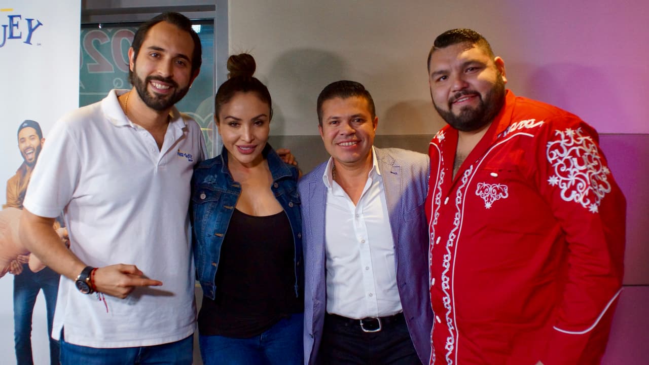 🎶 "¡Qué milagro chaparrito, ya tenía que no nos vemos!" 🎶 Así recibieron a Jorge Medina los locutores del Free-guey show.