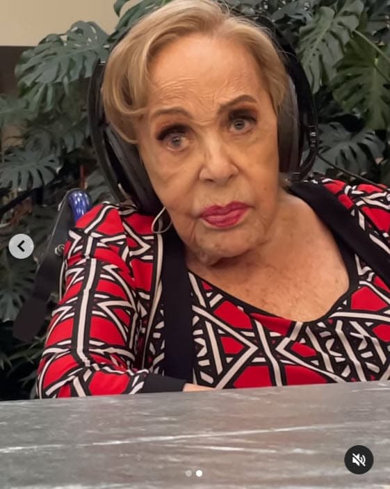 Diversos comentaristas de espectáculos, miembros de la comunidad artística y en redes sociales han criticado que la familia de la artista haya permitido que apareciera en la obra con una salud que se ha visto mermada en los últimos meses.
<br>