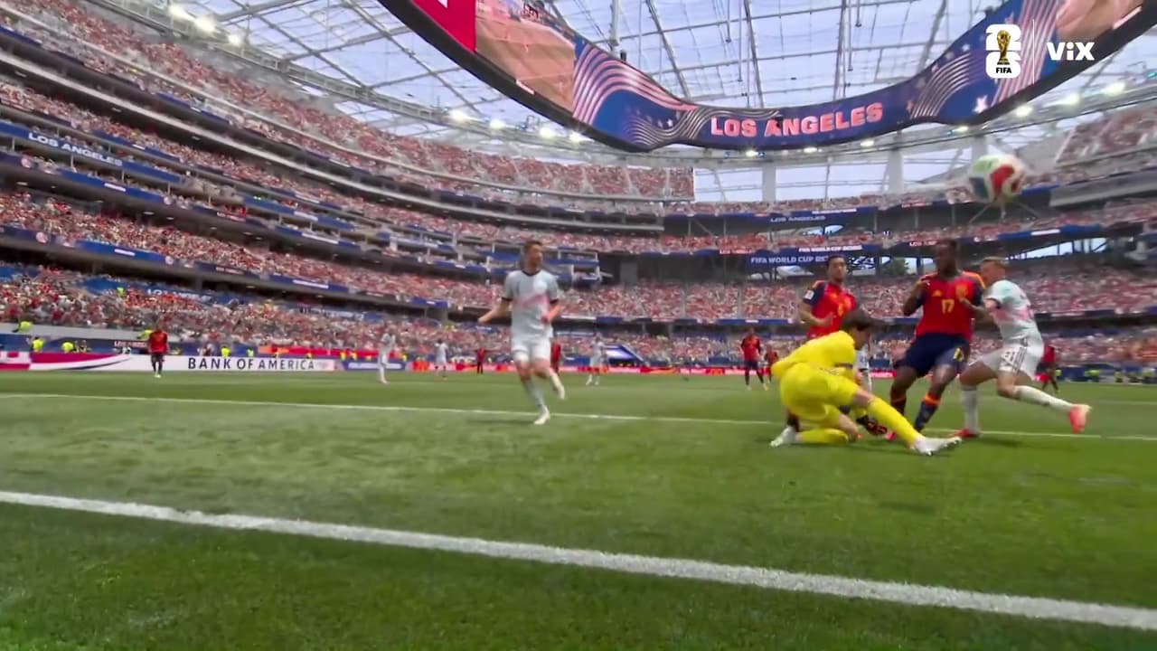 Error del portero suplente de Bélgica y ¡gol de España! Merino pone el 2-1
