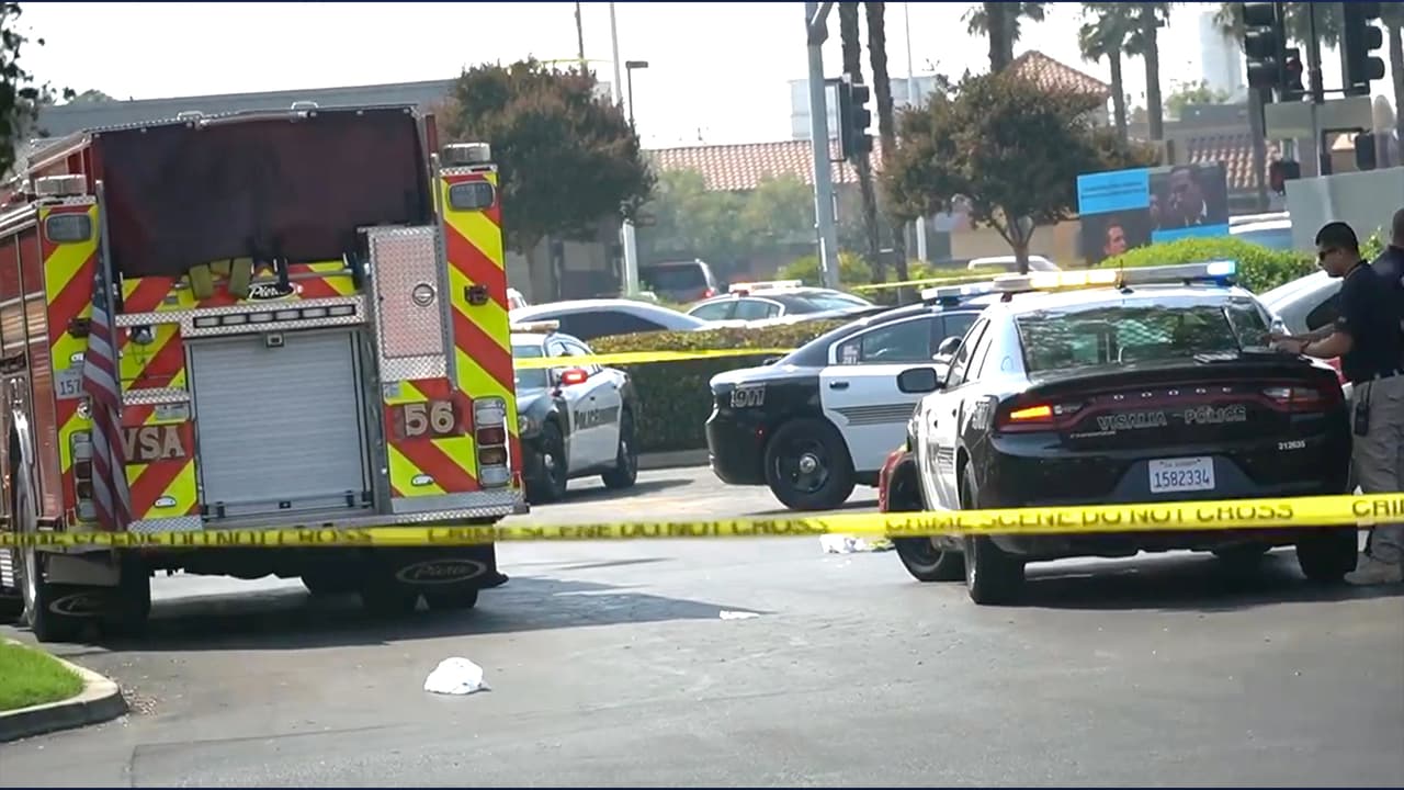 Mujer muere baleada por su expareja y luego él se dispara en las afueras de un centro comercial