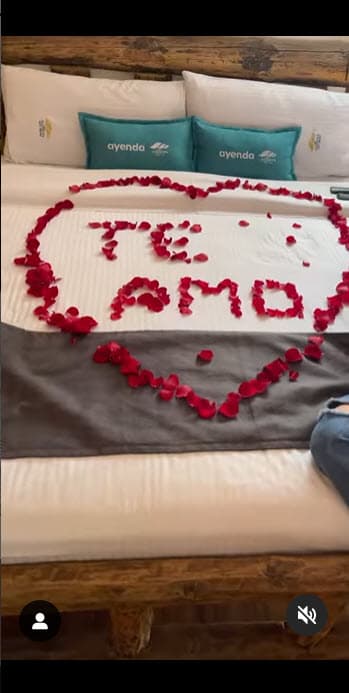 "¡Gracias por todo el amor! 
<b>Somos muy felices y dichosas</b>", escribió la argentina al agradecer las muestras de cariño que han recibido en las últimas horas tras dar la noticia de su matrimonio. 
<br>