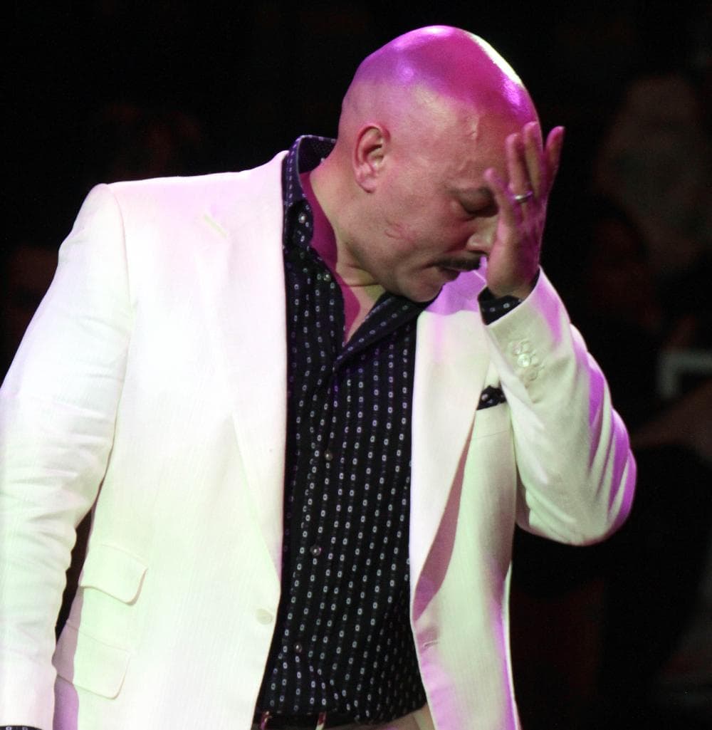 Luego de la muerte de Jenni Rivera Lupillo y su familia comenzaron a tener problemas, ya que para él, sus parientes "por ambición" sacaron el mayor provecho de los funerales de su hermana, al grado que los acusó de haberle tomado fotos a Jenni dentro de su ataúd.