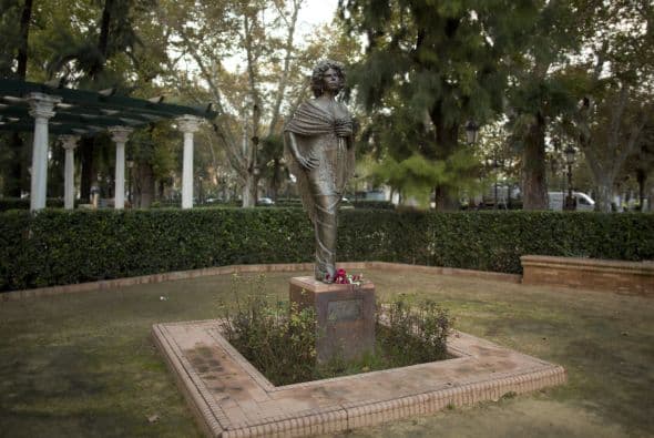 En los jardines de Cristina, en Sevilla, se encuentra una estatua de la duquesa.