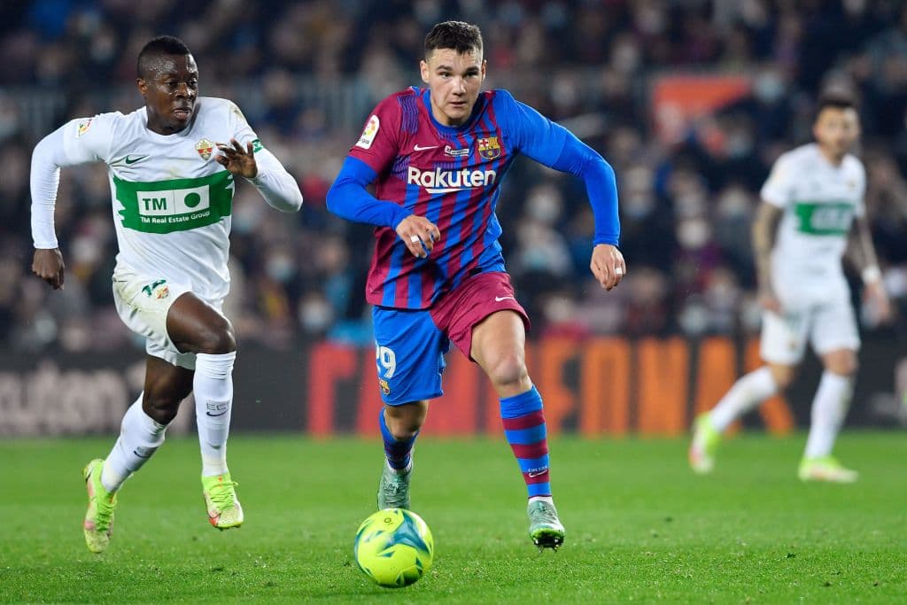 Los goles de Ferran Jutgla (16'), Gavi (19') y Nicolás González (85) le dan los tres puntos al Barcelona luego de vencer 3-2 al Elche en el Camp Nou.