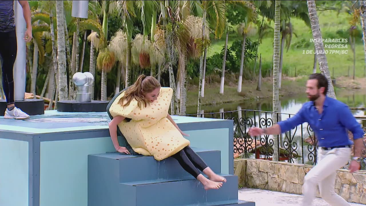 La prueba resultó un poco atropellada para Perla, quien por hacerlo más rápido se cayó en la tarima, lastimándose la mano.
<br>