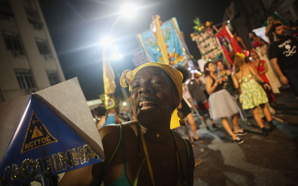 Junto al estadio mundialista Mané Garrincha, medio millar de partidarios de Rousseff acampa desde inicios de esta semana