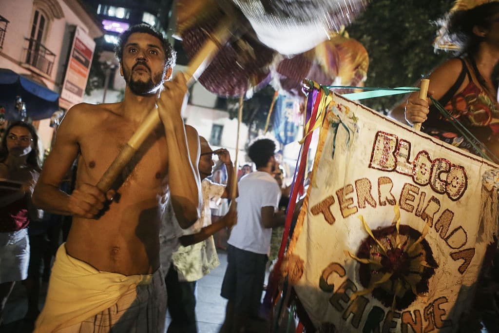 Campesinos sin tierras están respaldando a la mandataria