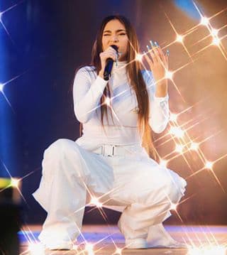 <b>1. Artist to watch 2019. </b>Su carrera en Estados Unidos explotó cuando Amazon programó un video en 
<b>Times Square </b>en el que la recomendaba como 
<b>"Artista para ver este 2019</b>". Ese despliegue de lujo fue doblemente significativo para ella, pues Nueva York fue la ciudad en la que nació.