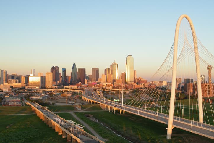 <b>2. Dallas, Texas. </b>Con 87.26 puntos, se lleva el segundo lugar porque sus conteos de polen son significativamente mayores, así como la venta de medicamentos para mitigar los síntomas. Expertos recomiendan tomarlos de forma preventiva antes de salir al aire libre.