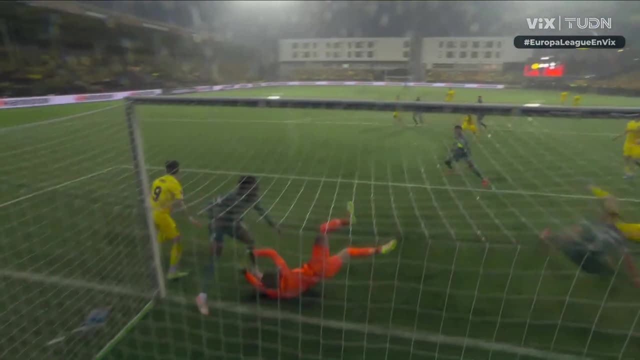 ¡Van de Ven salva en la línea!