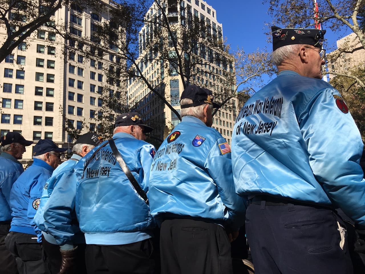 Un grupo de veteranos de la Guerra de Corea hicieron parte de la ceremonia previa al inicio de la parada que atraviesa varias cuadras de la Quinta Avenida.